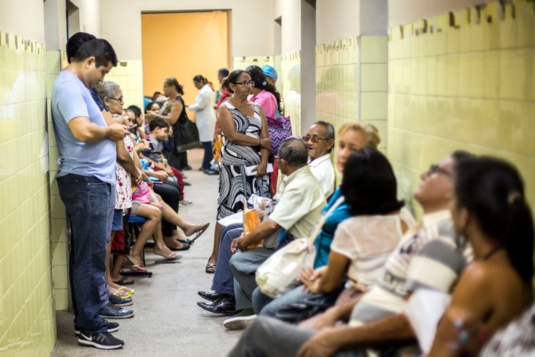 Operação mira esquema criminoso que furava fila do SUS em Goiás