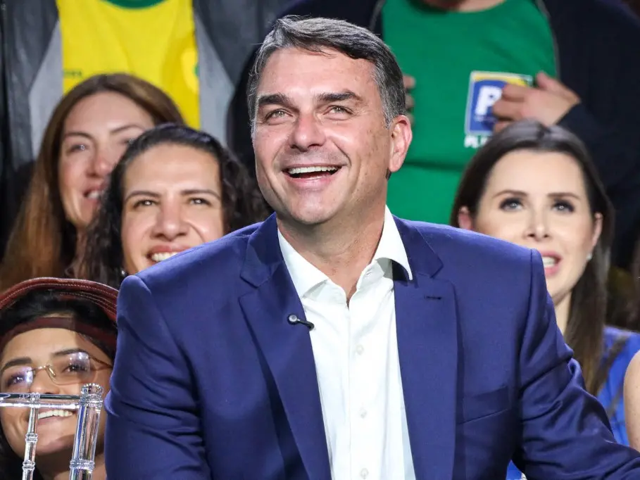 Convenção do PL lança Flávio Bolsonaro à Presidência sob forte tom internacional e jurídico — imagem secundária