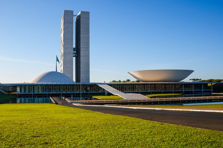 Articulação partidária redefine a corrida ao Senado em Goiás