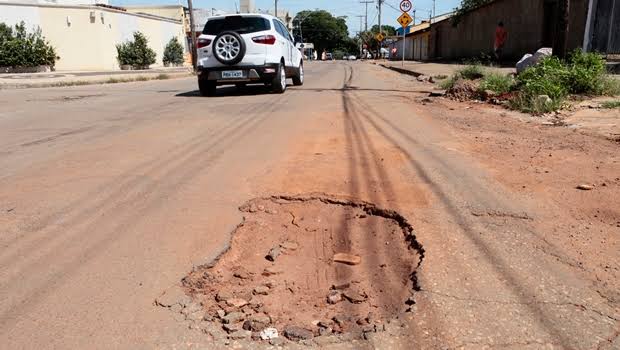 Prefeitura anuncia 160 mil buracos tapados, mas motoristas cobram respostas
