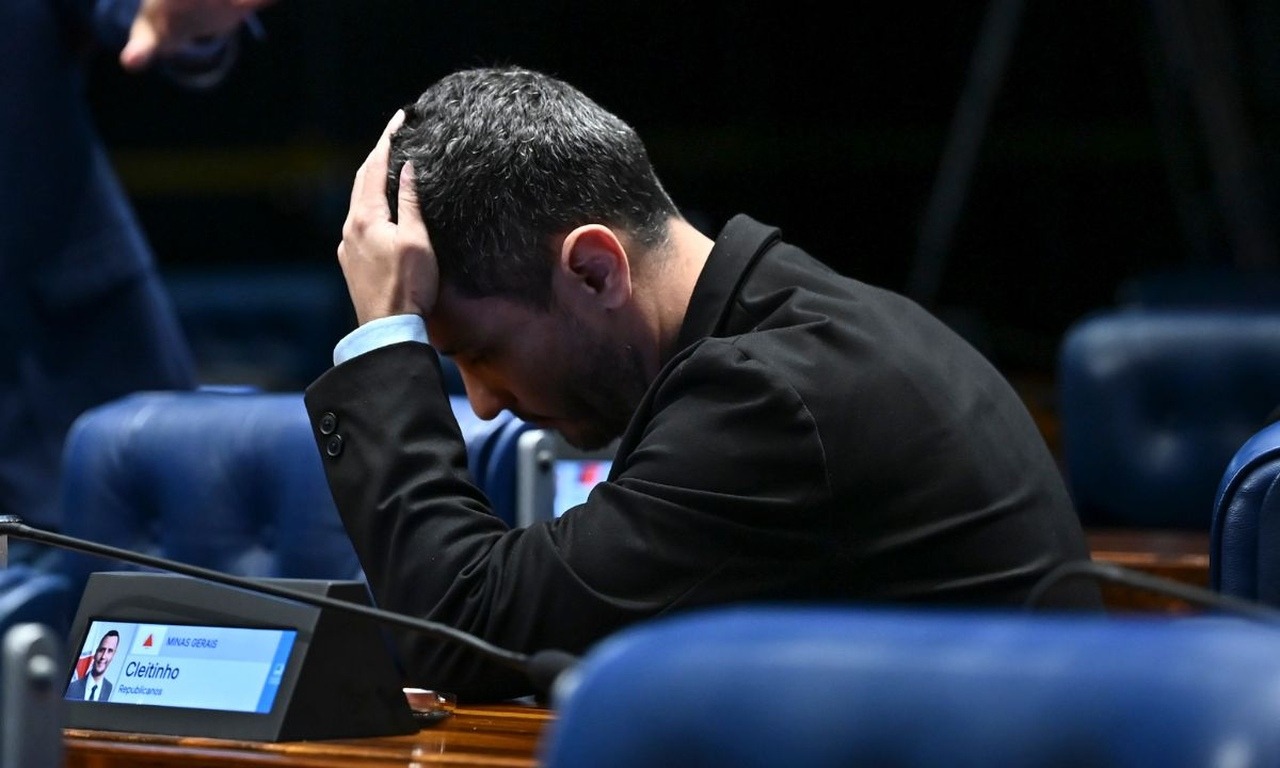 Impasse e reviravoltas marcam tentativa de candidatura de Cleitinho em Minas — imagem secundária