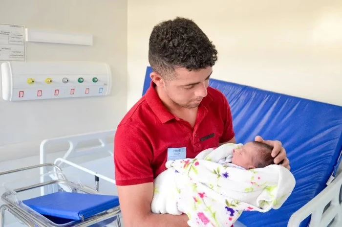 Servidores de Goiânia ganham licença-paternidade de 40 dias — imagem secundária