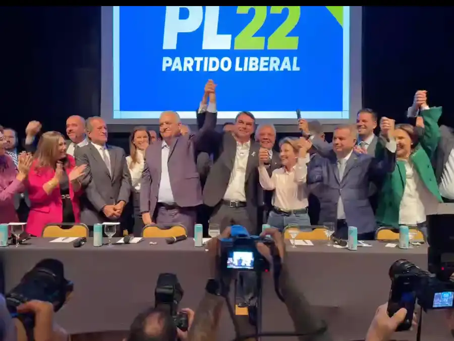 Flávio Bolsonaro define Alfredo Gaspar como vice em chapa presidencial — imagem secundária