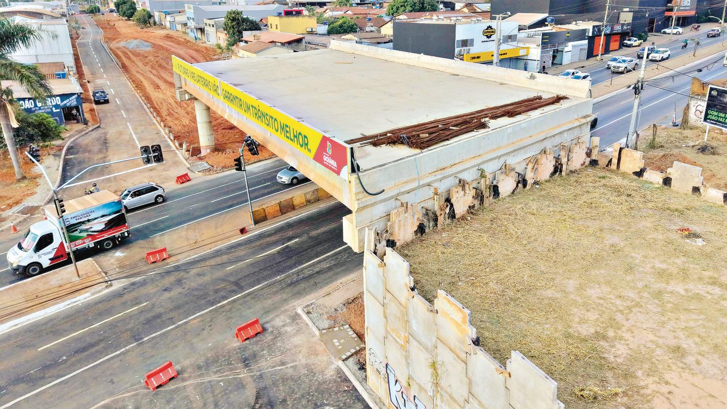 Viaduto da Leste-Oeste tem primeira via lateral liberada para o tráfego