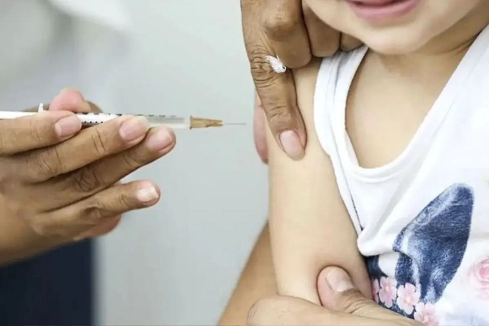 Goiânia mantém vacinação infantil contra vírus VSR até fim de agosto
