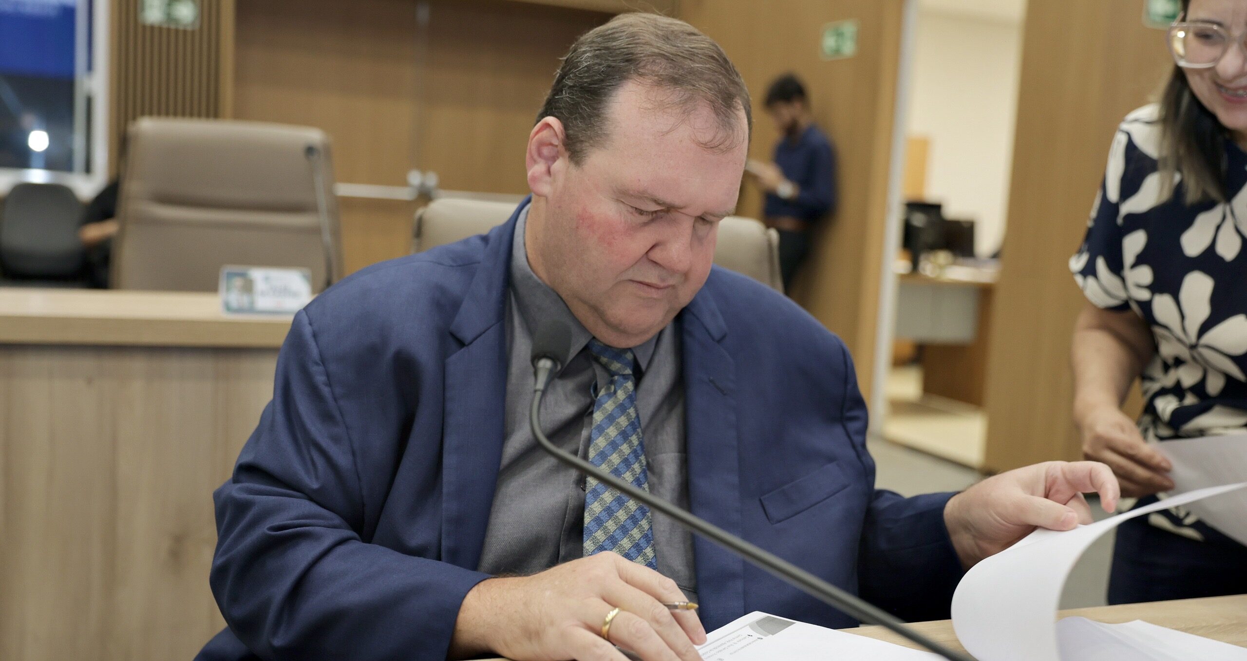 Câmara de Aparecida aprova projeto do vereador Tatá Teixeira que garante reconstrução dentária a mulheres vítimas de violência doméstica