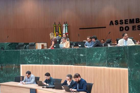 Assembleia de Goiás aprova inclusão de carne suína na merenda escolar