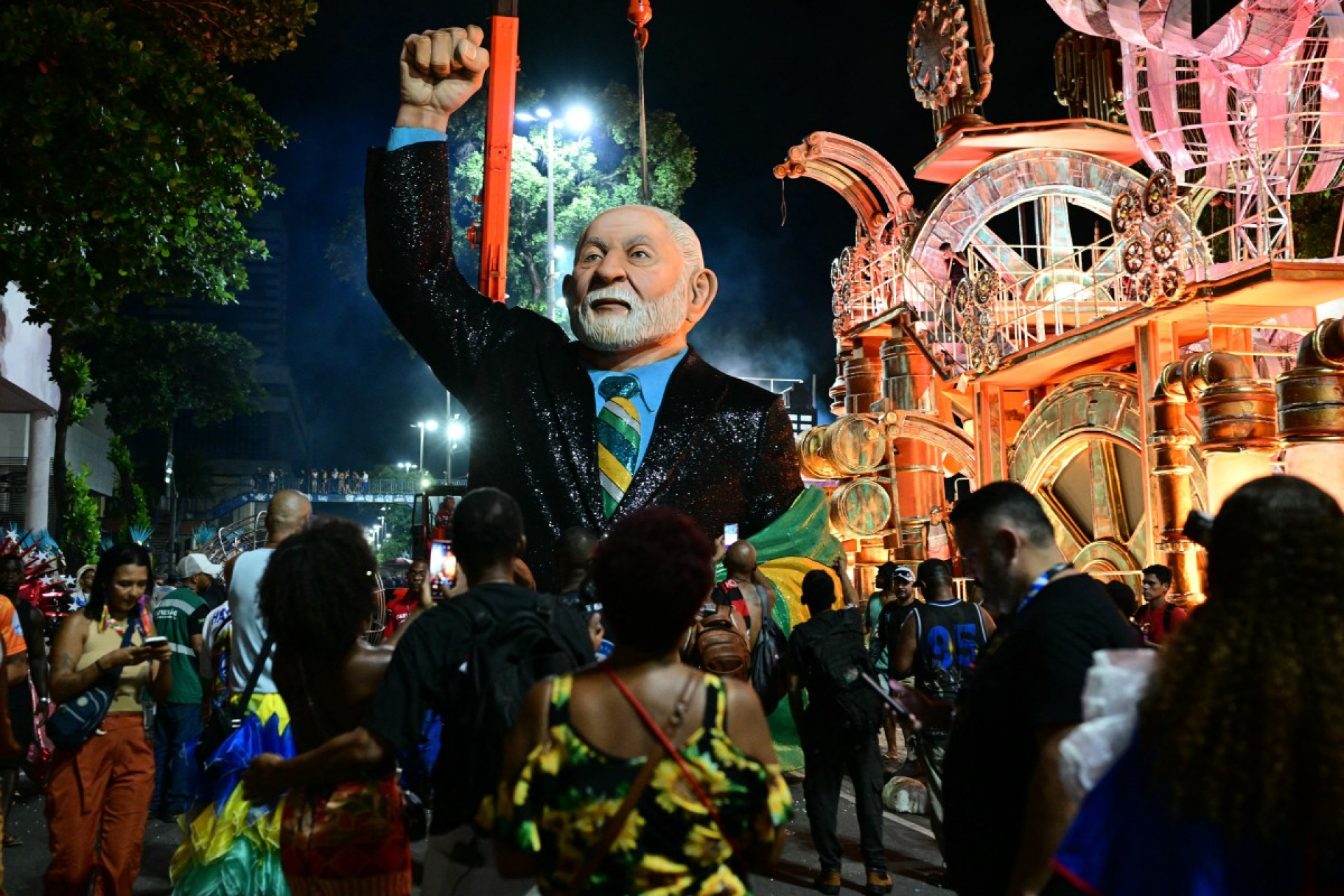 Bomba: TSE admite ação contra Lula e Alckmin por desfile com homenagem