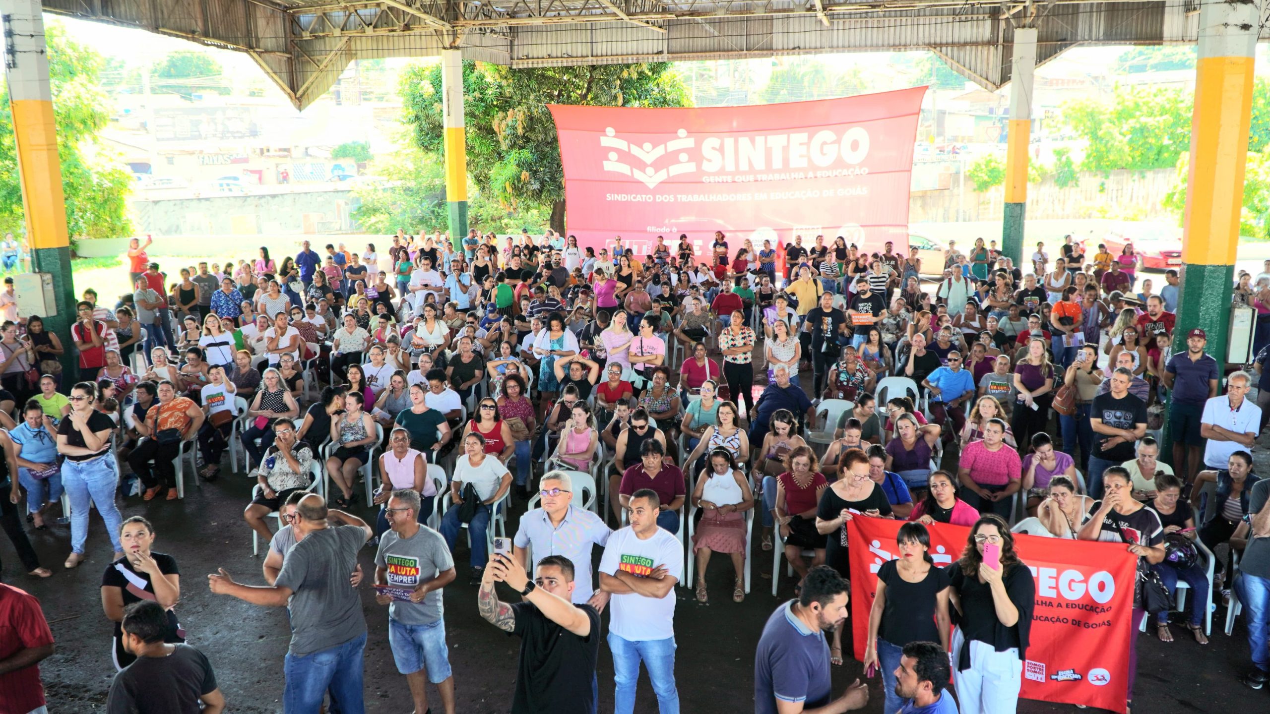 Greve na educação de Goiânia volta e Justiça manda 70% trabalhar