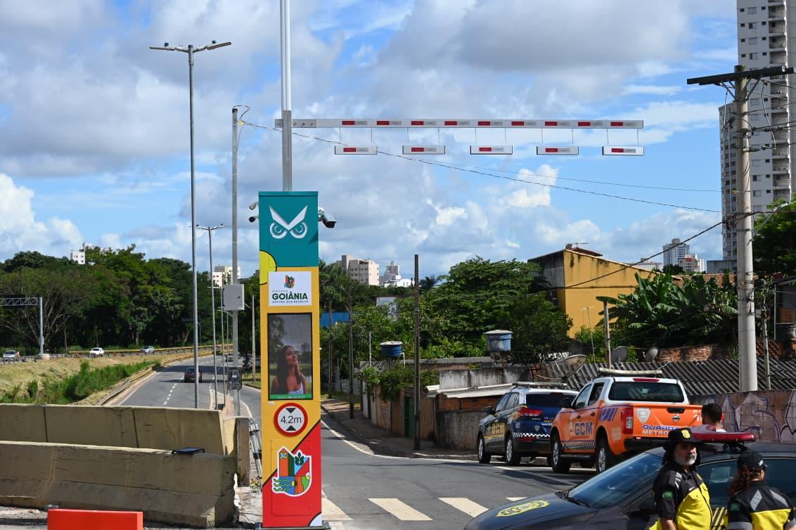 Sem rastro nos arquivos: contrato de R$ 2,6 milhões para totens na Marginal Botafogo não é localizado pela Prefeitura de Goiânia