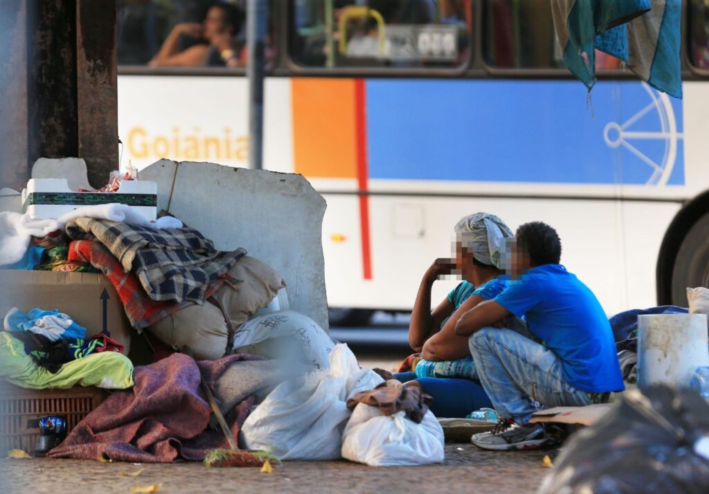 A invisibilidade que grita: Goiânia registra 195 mil atendimentos à população de rua